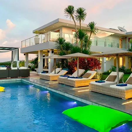 Dekkadence Private Villa & Spa